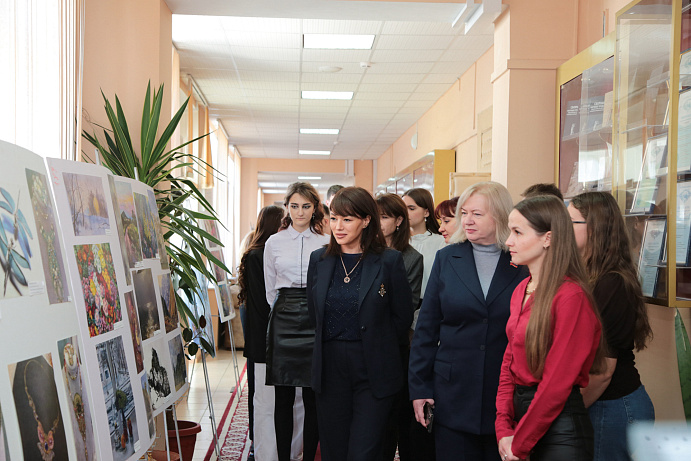 На площадке Пятигорского института СКФУ открылась международная выставка «Искусство без границ»