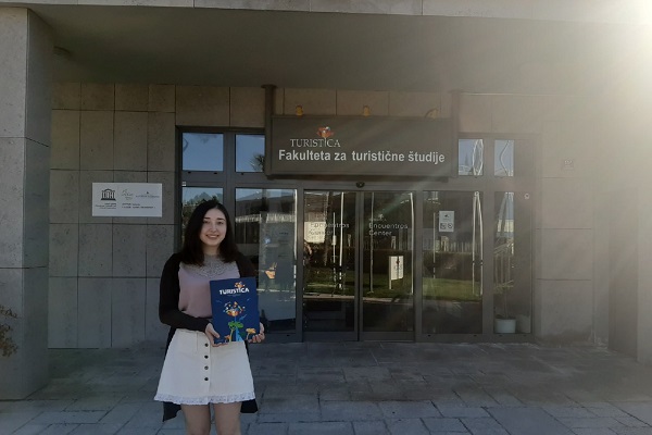 Студентка СКФУ заканчивает обучение в Приморском университете
