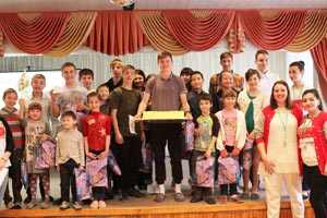 Волонтеры отряда «Волна СКФУ» провели акцию «Школа мужества «Победа глазами наследников» для ребят из детского дома