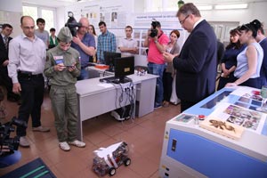 Губернатор Владимир Владимиров посетил Центр молодежного инновационного творчества СКФУ
