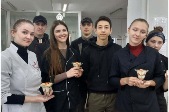 В рамках открытого урока студенты колледжа Пятигорского института СКФУ приготовили безглютеновый десерт