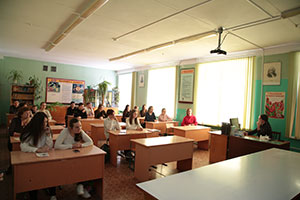 Представители института провели «День науки в школе» в поселке Ясная поляна для обучающихся 8-11-х классов