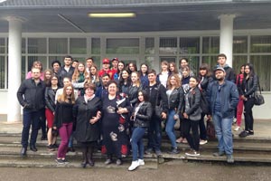 Школа Кавказского гостеприимства встречает учащихся колледжа