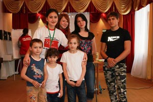 Активисты волонтерского отряда «ВОЛНА СКФУ» посетили детский дом в Нижнезольске