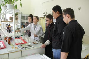 Совместное занятие для студентов Школы Кавказского гостеприимства СКФУ и учащихся колледжа ИСТиД СКФУ