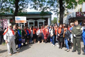 Студенты и преподаватели колледжа ИСТиД прошли в единой колонне Института сервиса, туризма и дизайна (филиала) СКФУ в Пятигорске на Параде Победы 9 мая