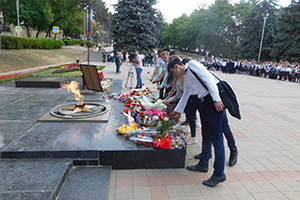 Студенты колледжа ИСТиД СКФУ возложили цветы в память о жертвах терроризма