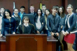 Студенты-первокурсника юрфака посетили мировой суд