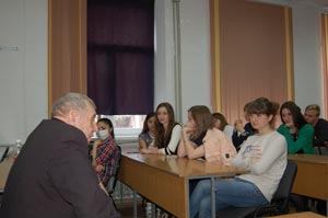 Встреча студентов факультета дизайна с писателем           В.А. Хачиковым