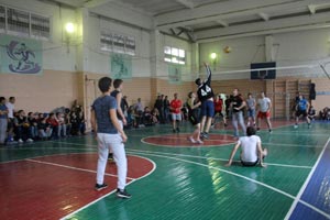 Завершился 1 тур первенства Института по волейболу среди факультетов (юноши)
