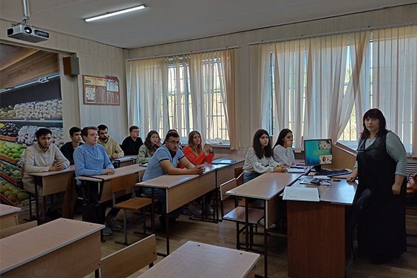 Преподаватель кафедры финансов и бухгалтерского учета провела лекцию-дискуссию в колледже Пятигорского института СКФУ
