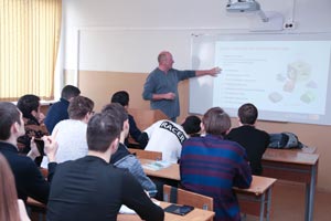 Профессора из ведущих европейских университетов читают лекции по перспективным информационным технологиям студентам инженерного факультета
