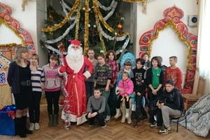 Новогодний подарок Колледжа сферы бытовых услуг Детскому дому № 32  г. Пятигорска