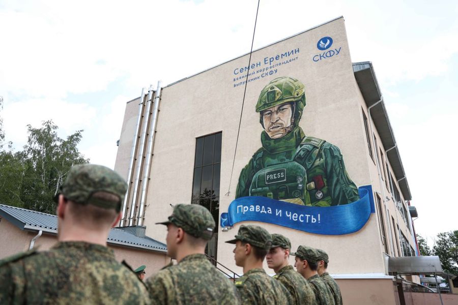 mural_v_chest'_pogibshego_voenkora_Semyona_Eryomina_otkryli_v_skfu_ncfu_ru_02.jpg
