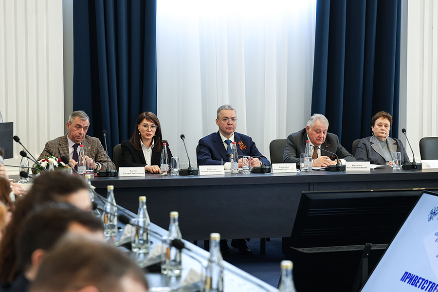 demografiya-i-socialno-ehkonomicheskie-processy-v-regionah-severnogo-kavkaza-stali-temoj-konferencii-v-skfu-ncfu-ru-01 (7).jpg