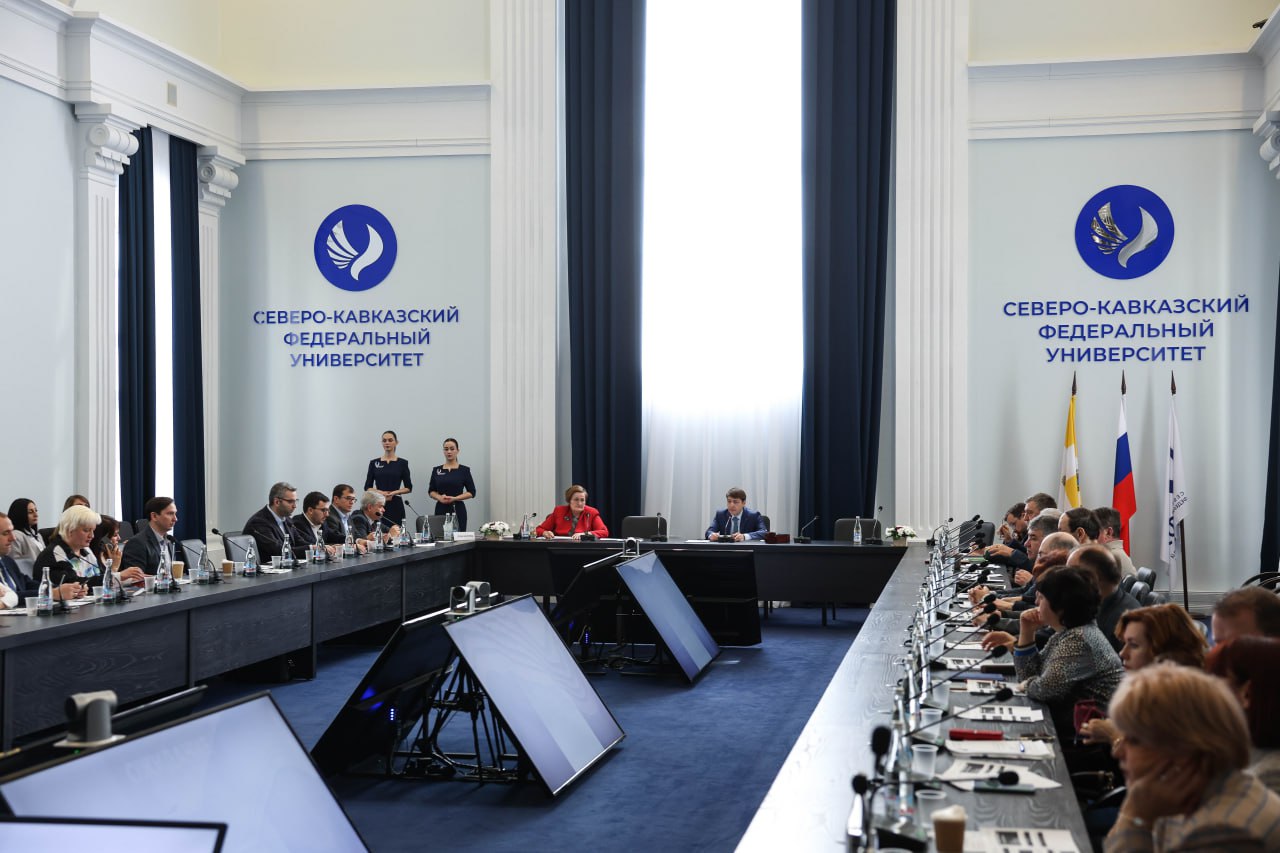 Итоги и перспективы международной деятельности СКФУ обсудили на заседании Ученого совета (4).jpg