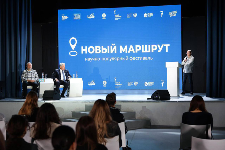 ot-zmej-do-kosmosa-na-festivale-novyj-marshrut-v-skfu-nauchno-populyarnye-lekcii-posetili-bolee-7-tysyach-chelovek-ncfu-ru-01 (1).jpg