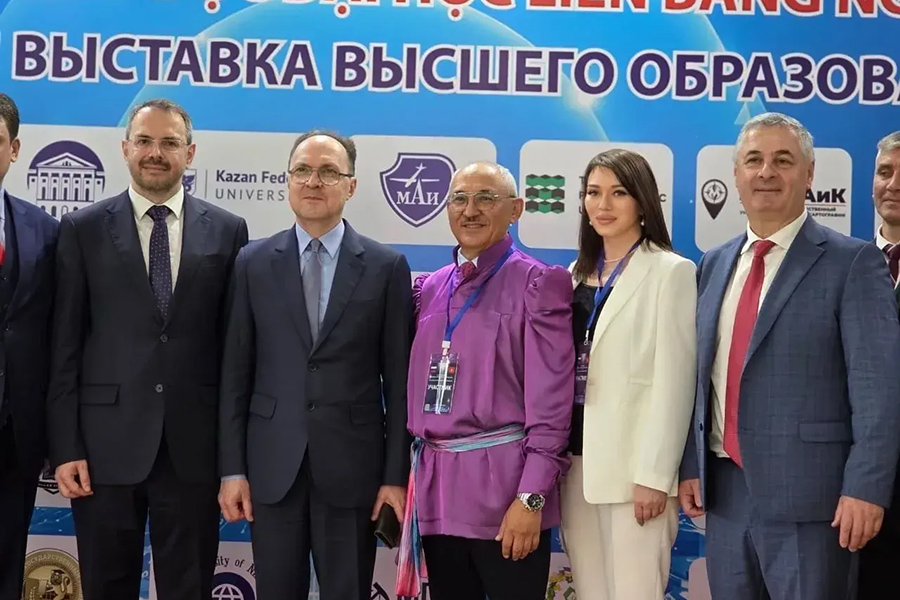 rossiya-i-vetnam-skfu-rasshiryaet-akademicheskie-kontakty-i-uchastvuet-v-forme-rektorov (2).jpg