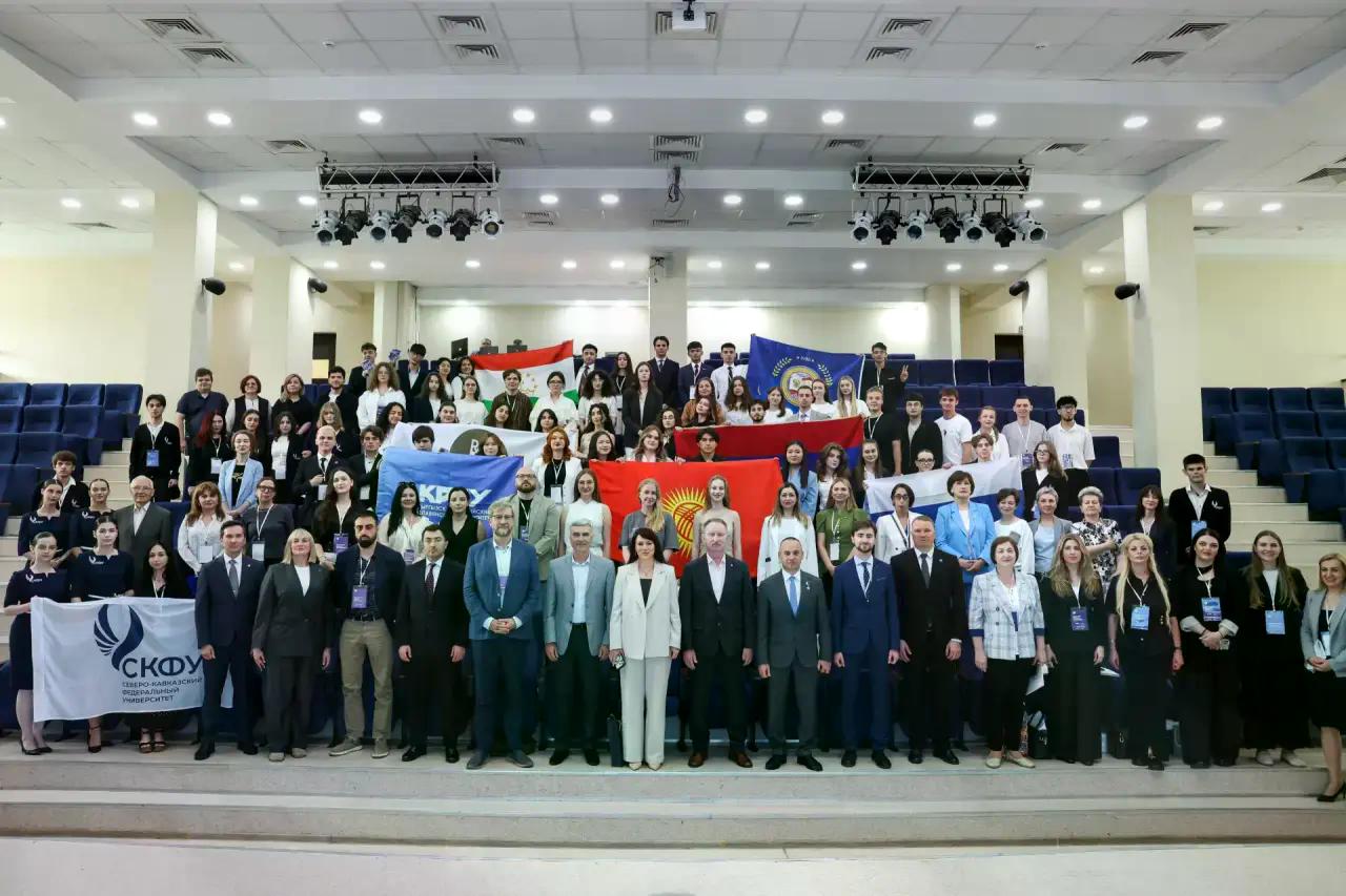 v-odnoy-orbite-forum-slavyanskikh-universitetov-v-stavropole-obedinil-molodezh-iz-pyati-stran (2).jpg