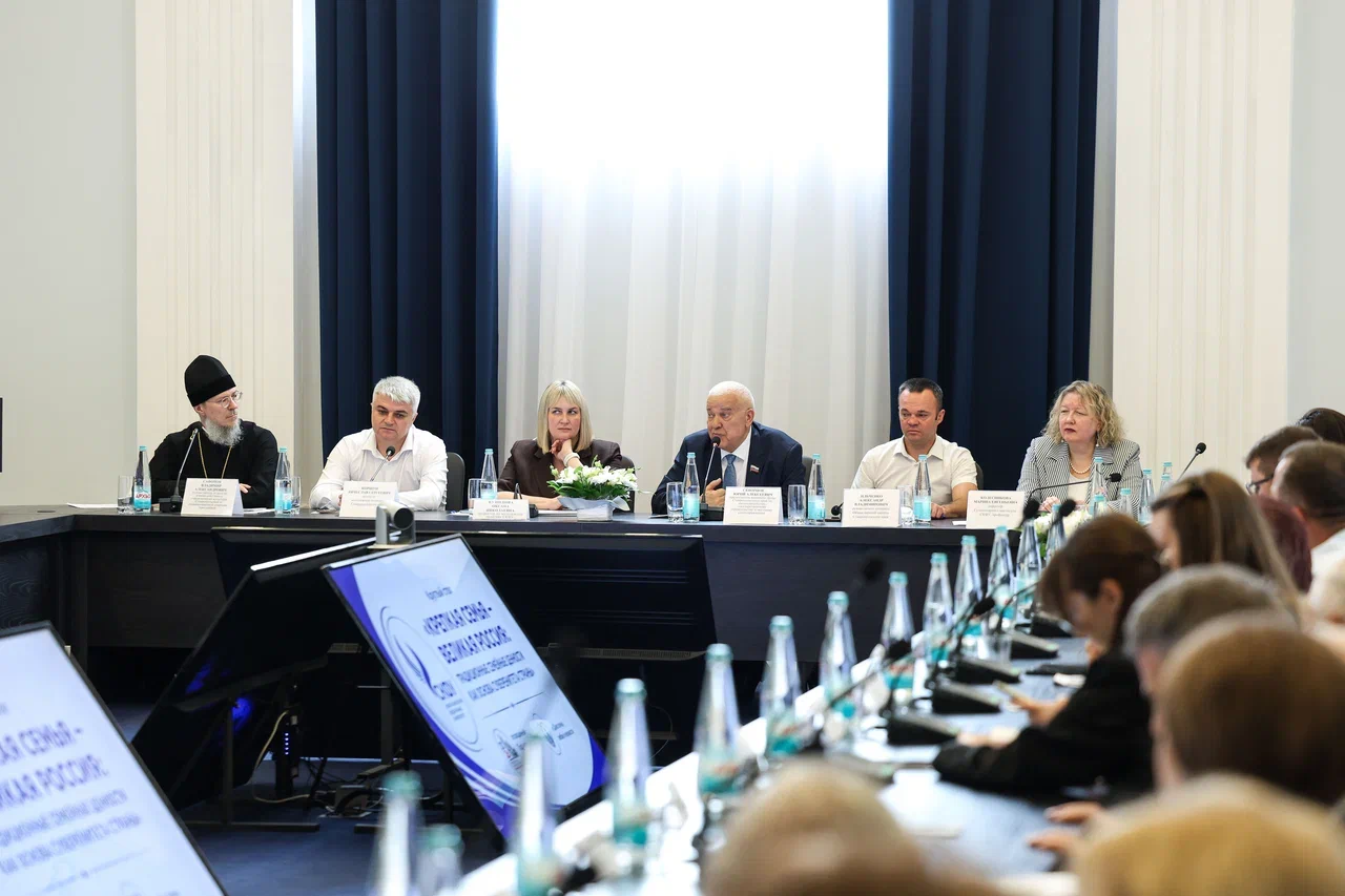 v-skfu-obsudili-traditsionnye-semeynye-tsennosti-kak-osnovu-suvereniteta-strany (2).jpg