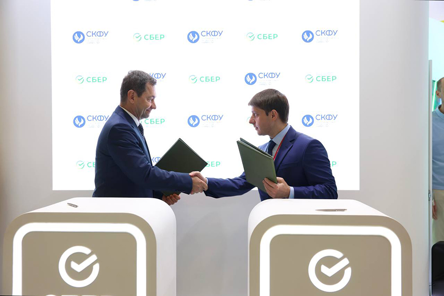 investicionnyj-proekty-budushchego-skfu-podpisal-ryad-soglashenij-o-sotrudnichestve-na-kif-ncfu-ru-01 (2).jpg