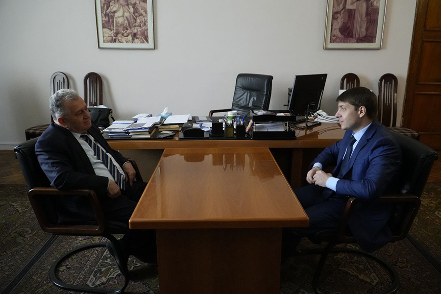 skfu-i-armeniya-zapuskayut-innovacionno-tekhnologicheskie-proekty-s-primeneniem-ii-v-oblasti-stroitelstva-ncfu-ru-01 (2).jpg