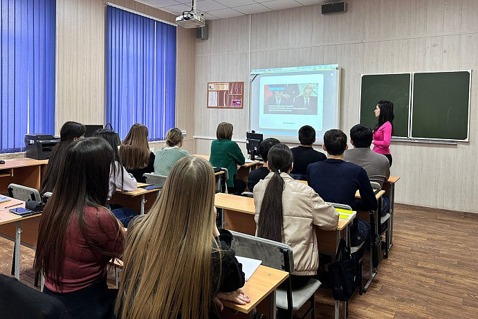 В колледже Пятигорского института СКФУ прошли кураторские часы, посвященные 10 годовщине присоединения Крыма к России