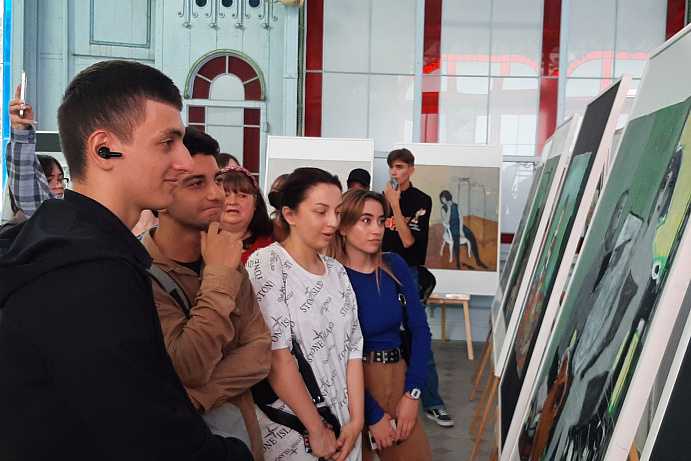 Студенты Школы дизайна посетили выставку народного художника России Анатолия Любавина