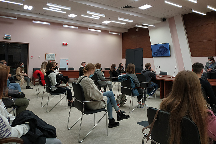 Студенты кафедры дизайна посетили лекцию, посвящённую Древнерусскому искусству, зодчеству и иконописи, проходившую в мультимедийном музейно-выставочном комплексе «Россия – моя история»