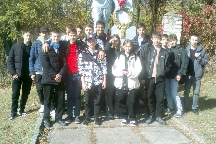 Накануне праздника Дня народного единства студенты первого курса посетили мемориал Воинской славы в Пятигорске