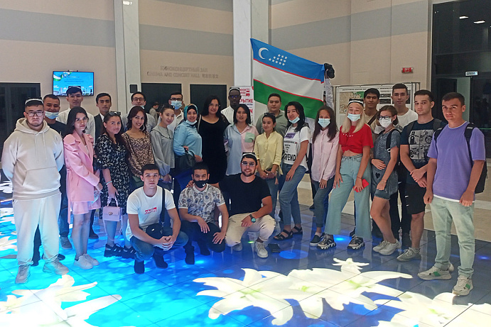 Студенты СКФУ из Узбекистана встретились с представителями родной республики