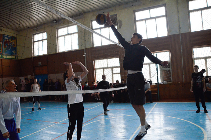 В колледже Пятигорского института СКФУ завершился ежегодный турнир по волейболу «Шаг навстречу-2021»