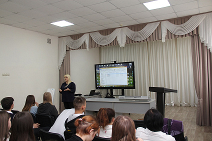 Урок по информатике проведен в академическом классе МБОУ СОШ №3