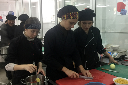 В колледже Пятигорского института СКФУ прошел конкурс профессионального мастерства, посвященный Международному дню повара