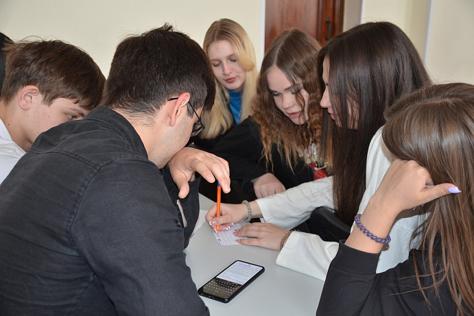 Лингвострановедческий квиз для учеников школы №3 Пятигорска провели представители СКФУ