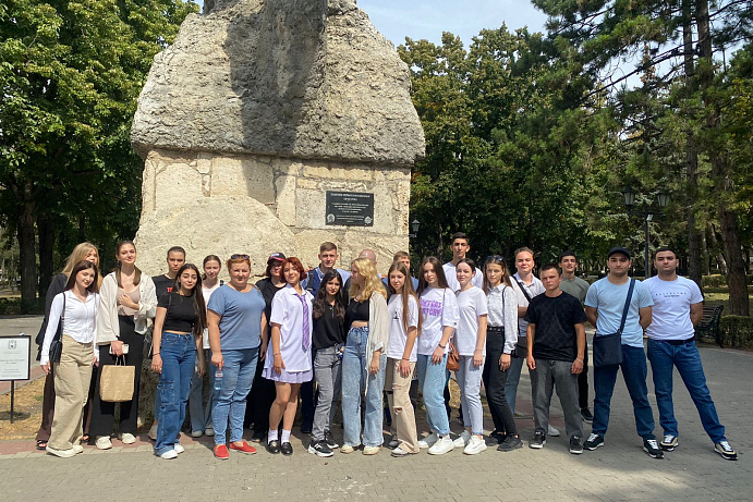 Студенты колледжа посетили Комсомольский парк Пятигорска в рамках проведения совместных кураторских часов