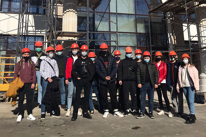 Учебная экскурсия студентов колледжа Пятигорского института СКФУ на строительную площадку