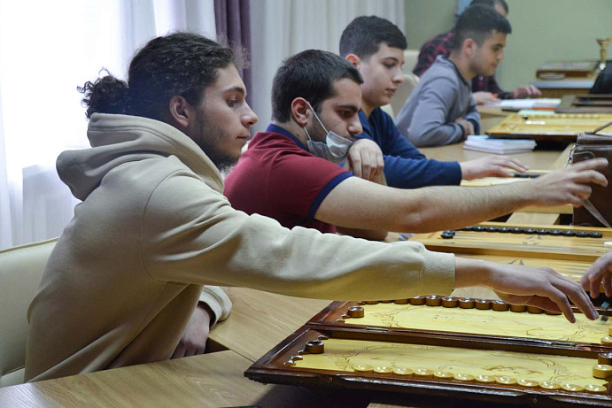 В Пятигорском филиале СКФУ впервые прошел турнир по нардам среди сотрудников и студентов Института
