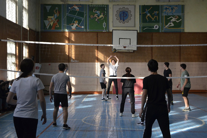 В колледже Пятигорского института СКФУ стартовал ежегодный турнир по волейболу «Шаг навстречу-2021»