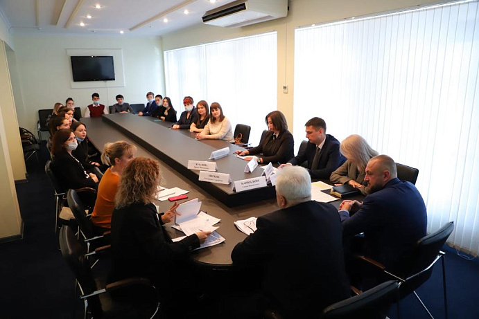 Студенты факультета экономики и управления встретились с депутатами городской Думы города-курорта Пятигорска