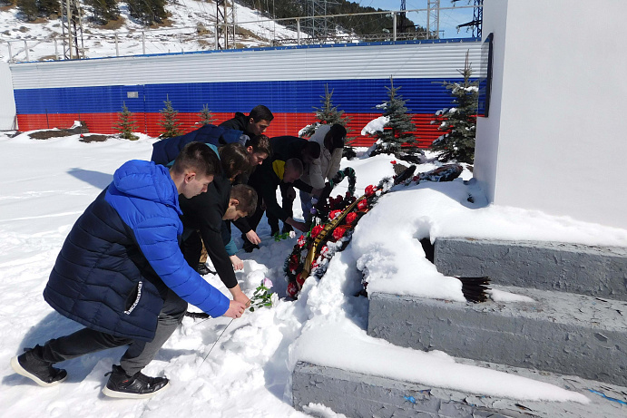 Члены туристической секции Пятигорского колледжа СКФУ посетили самый высокогорный мемориал Великой Отечественной войны нашей страны