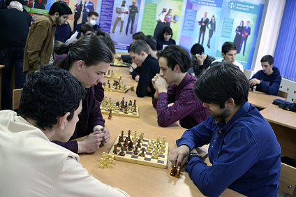 В колледже Пятигорского института СКФУ прошел турнир по нардам и шахматам