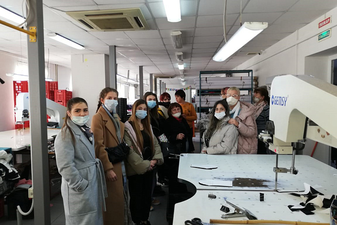 Студенты колледжа Пятигорского института СКФУ с учебной экскурсией посетили швейное предприятие