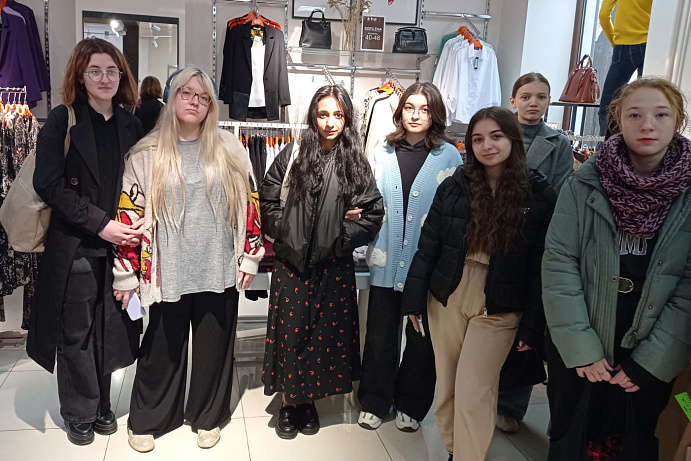 Будущие модельеры посетили магазин готовых швейных изделий Модного дома «Sofilena»