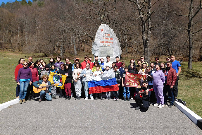 Студенты колледжа Пятигорского института СКФУ посетили мемориальный комплекс в честь защитников перевалов Кавказа