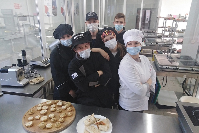 В колледже Пятигорского института СКФУ прошел конкурс профессионального мастерства «Кухня с акцентом»