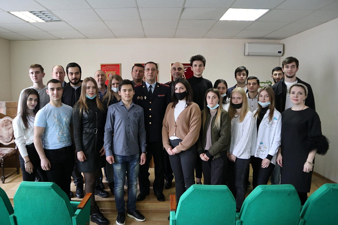 Студенты юридического факультета встретились с сотрудниками межрайонного отдела вневедомственной охраны по г. Пятигорску
