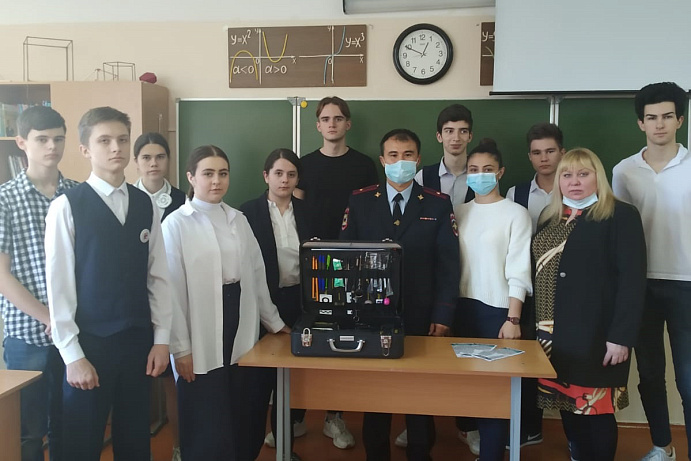 Мастер-класс по криминалистической технике провели представители СКФУ для учащихся 11-го класса МБОУ СОШ №29 в Пятигорске