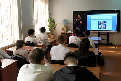 Историю искусств обсудили в лицее №15 Пятигорска с учащимися академического класса СКФУ