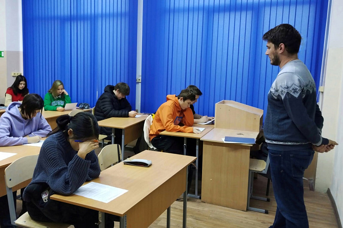 Студенты колледжа Пятигорского института СКФУ проверили свои знания Конституции РФ
